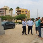 El faro de la playa de Nules recibe la visita del presidente de la Autoridad Portuaria de Castelló