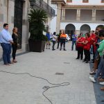 Nules condena el asesinato de las dos niñas en Castellón con una concentración a la puerta del ayuntamiento