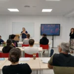 LA CONCEJAL DE EDUCACIÓN APOYA AL ALUMNADO DEL CENTRO MUNICIPAL DE FORMACIÓN DE PERSONAS ADULTAS “MARISOL GONZÁLEZ FELIP”