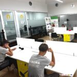 LOS ALUMNOS DE ALBAÑILERIA SE EXAMINAN SOBRE LA EJECUCIÓN DE BORDES DE CONFINAMIENTO Y ADOQUINADOS