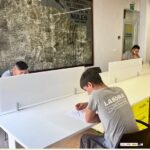 EL ALUMNADO DE ALBAÑILERÍA SE EXAMINA EN LA EJECUCIÓN DE HORMIGÓN IMPRESO, UNA TÉCNICA CLAVE PARA SU FUTURO PROFESIONAL