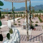 ELS ALUMNES D´OBRA DISSENYEN I CONSTRUEIXEN MOBILIARI URBÀ SIMULANT UNA ZONA DE PIC NIC I RELAX