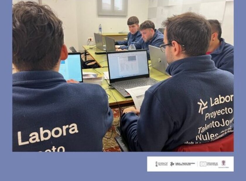 FOTO ALFABETIZACIÓN INFORMÁTICA