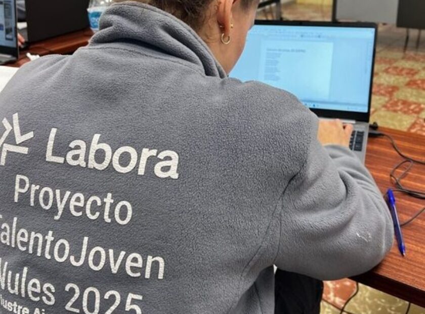 FOTO ALFABETIZACIÓN INFORMÁTICA OBRA