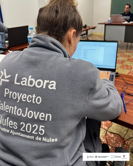 FOTO ALFABETIZACIÓN INFORMÁTICA OBRA