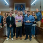 EL EX CICLISTA OLÍMPICO EN SEÚL 1988, AGUSTÍN SEBASTIÁ, CEDE SU MEDALLA Y DIPLOMA OLÍMPICOS AL PUEBLO DE NULES