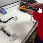 ELS ALUMNES D'ELECTRICITAT REALITZEN L'EXAMEN PRÀCTIC SOBRE EL MUNTATGE I MANTENIMENT D'INSTAL·LACIONS DOMOTITZADES