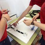 LOS ALUMNOS DE ELECTRTICIDAD INICIAN SUS PRIMERAS PRÁCTICAS EN ELECTRIFICACIÓN DOMÉSTICA